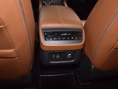 Used 2024 Nissan Pathfinder Platinum FWD image 20