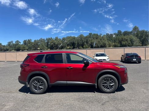 Used 2024 Nissan Rogue S AWD/4WD image 4