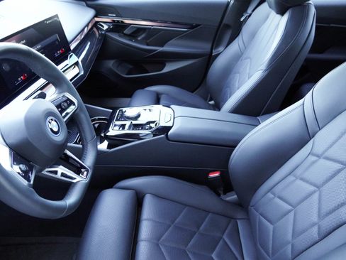 Used 2024 BMW i5 eDrive40i w/ M Sport Package image 11