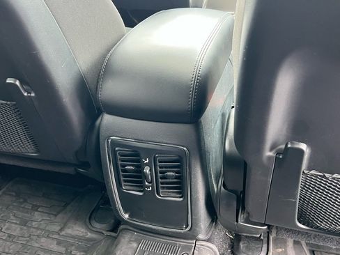 Used 2021 Jeep Grand Cherokee Laredo AWD/4WD image 24