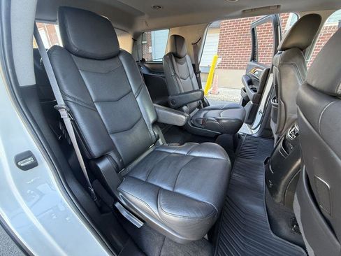 Used 2017 Cadillac Escalade Premium Luxury AWD/4WD image 23