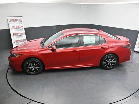 Used 2022 Toyota Camry SE image 29
