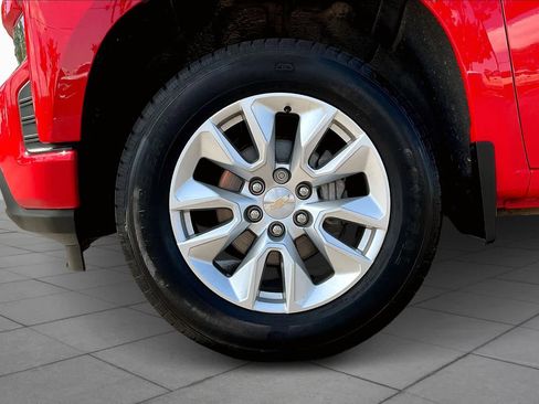 Used 2020 Chevrolet Silverado 1500 Custom w/ Custom Value Package AWD/4WD image 10