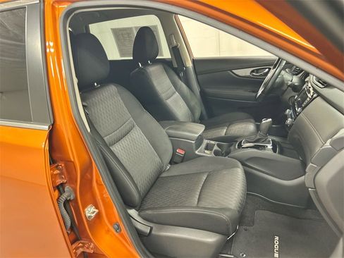 Used 2020 Nissan Rogue SV image 22