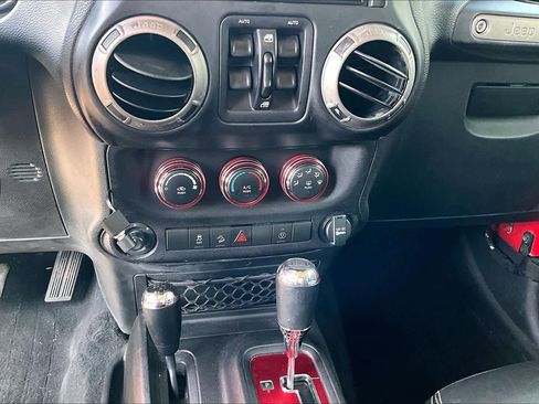 Used 2017 Jeep Wrangler Freedom Edition image 33