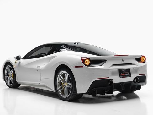 Used 2016 Ferrari 488 GTB Base image 9