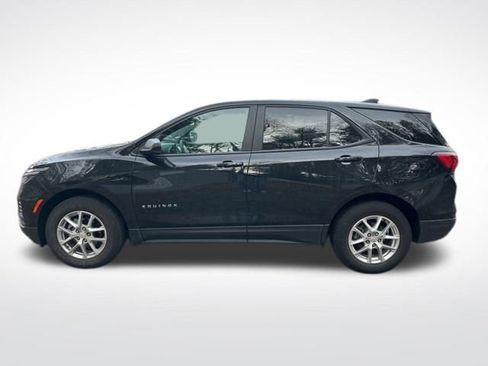 Used 2022 Chevrolet Equinox LS w/ LS Convenience Package image 2