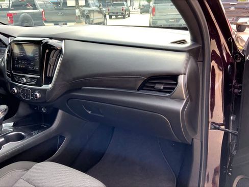 Used 2023 Chevrolet Traverse LT image 17
