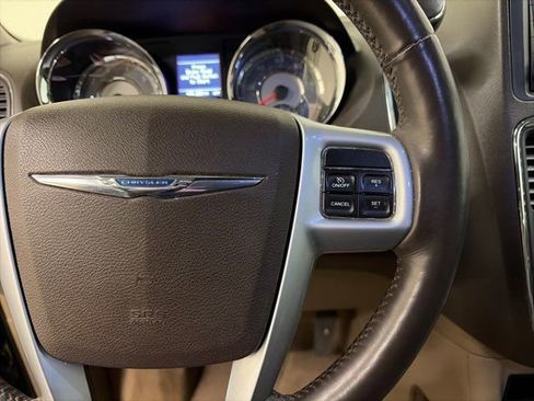 Used 2013 Chrysler Town & Country Touring-L w/ Driver Convenience Group image 19