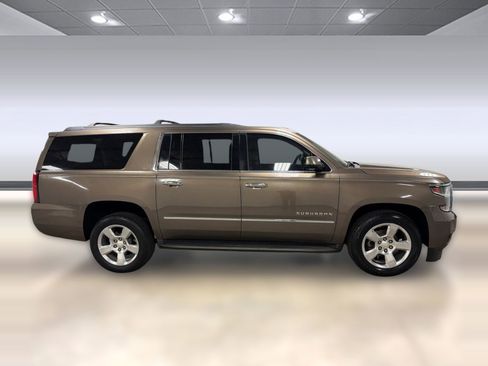Used 2016 Chevrolet Suburban LT RWD image 7