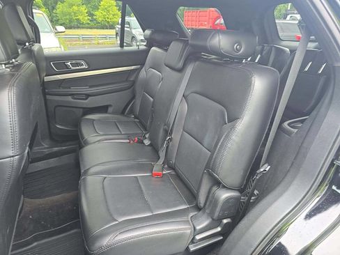 Used 2018 Ford Explorer XLT w/ Equipment Group 202A AWD/4WD image 6