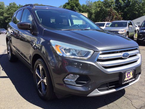 Used 2017 Ford Escape SE w/ Equipment Group 201A AWD/4WD image 6