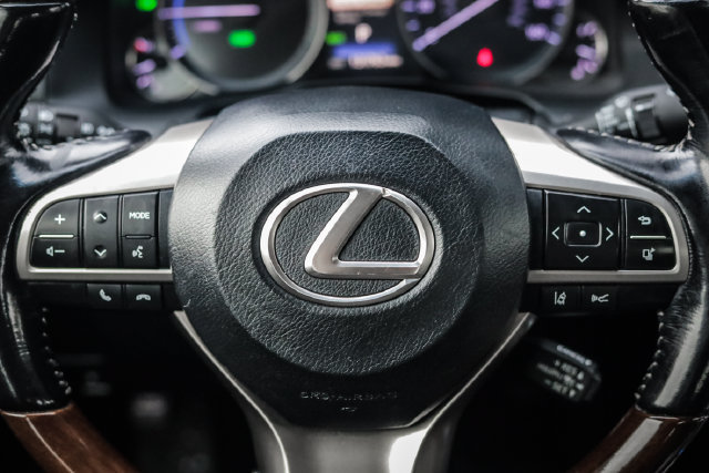 Used 2016 Lexus ES 300h w/ Luxury Package w/Wood Trim FWD image 30