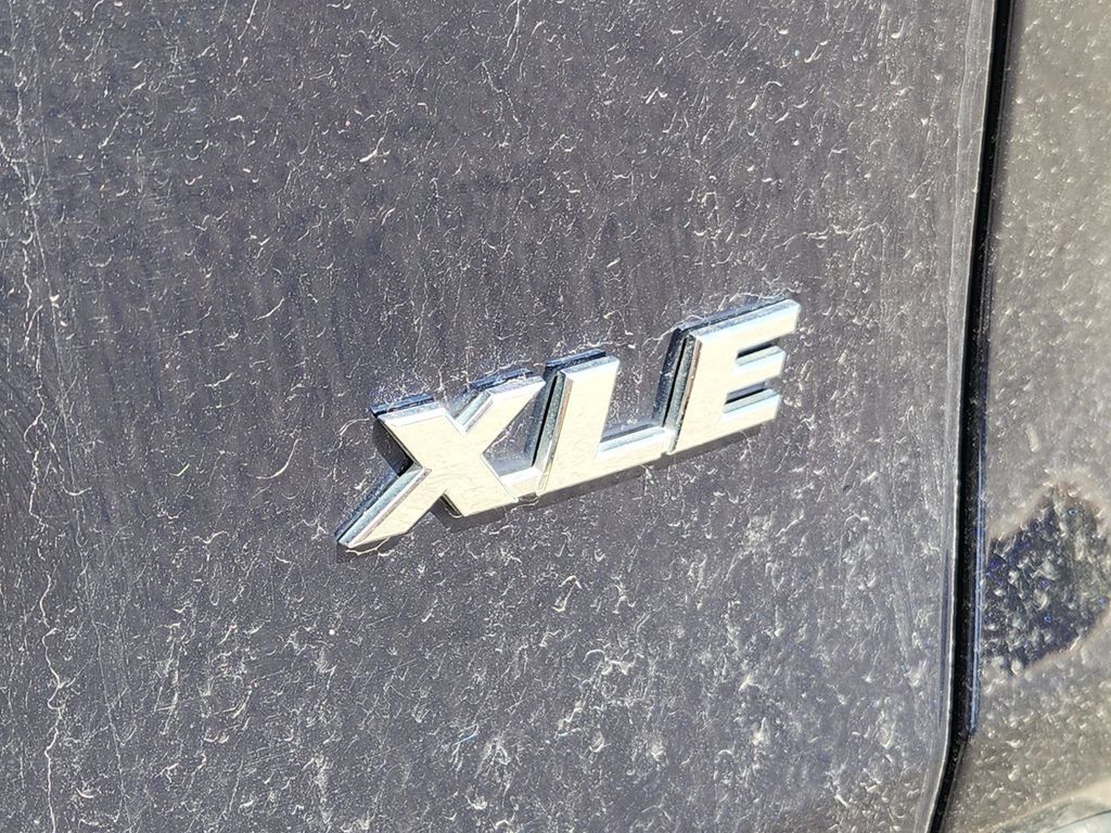Used 2022 Toyota RAV4 XLE w/ Convenience Package FWD image 11