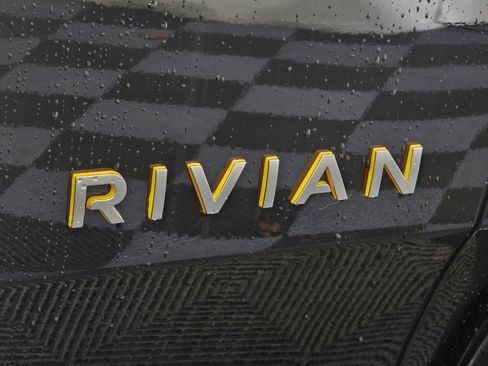 Used 2022 Rivian R1T Adventure image 30