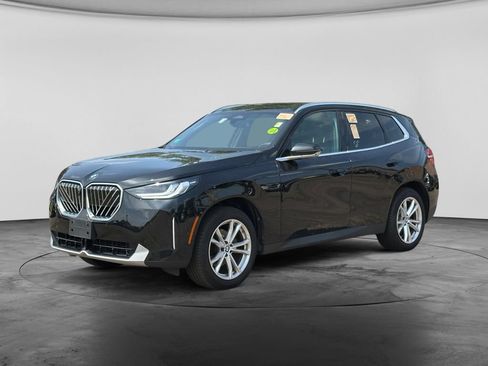 Used 2025 BMW X3 xDrive30i AWD/4WD image 3