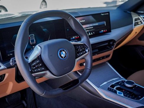 Used 2025 BMW i4 xDrive40i w/ Premium Package image 10