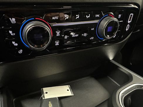 Certified 2024 Chevrolet Silverado 1500 High Country image 35