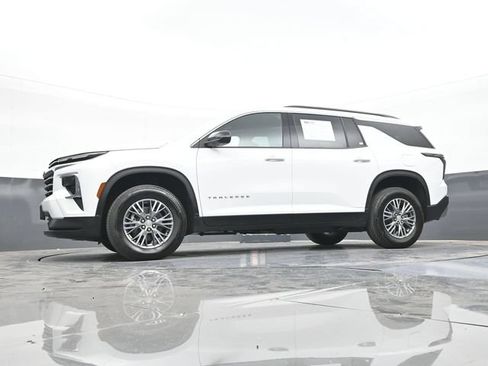 Used 2025 Chevrolet Traverse LT w/ Driver Confidence Package AWD/4WD image 59