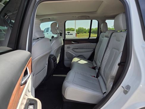 Used 2022 Jeep Grand Cherokee Summit RWD image 15