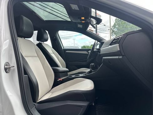 Used 2019 Volkswagen Jetta R-Line FWD image 20