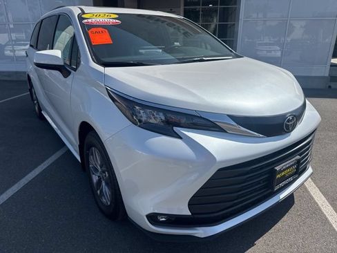 Certified 2026 Toyota Sienna XLE FWD image 5