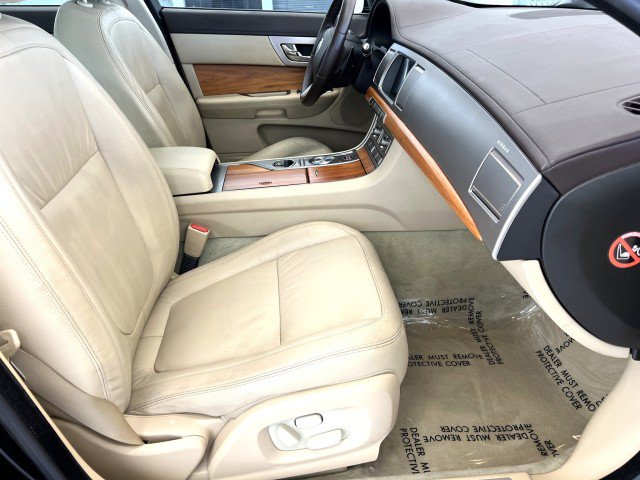 Used 2010 Jaguar XF Luxury RWD image 12