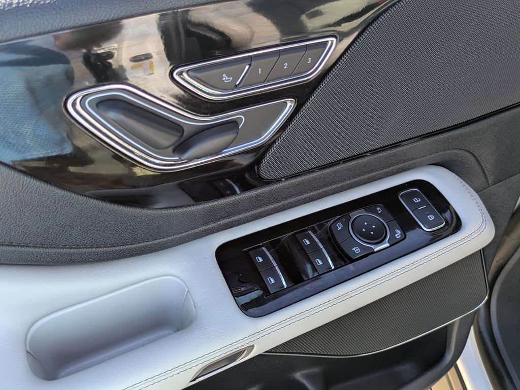 Used 2026 Lincoln Aviator 2WD image 6
