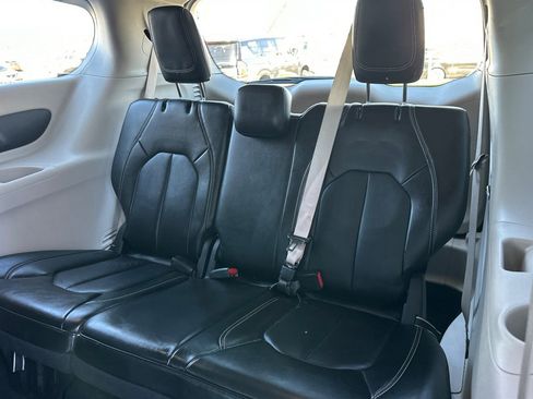 Used 2024 Chrysler Pacifica Touring-L image 12