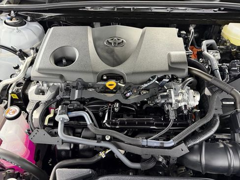 Used 2025 Toyota Camry SE image 32