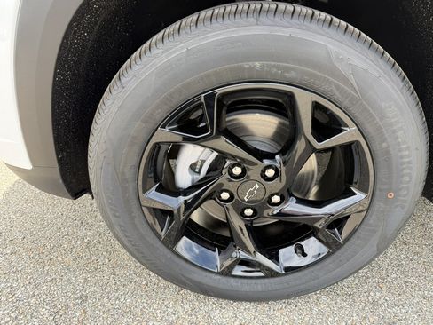 New 2026 Chevrolet Trax LT w/ Driver Confidence Package FWD image 9