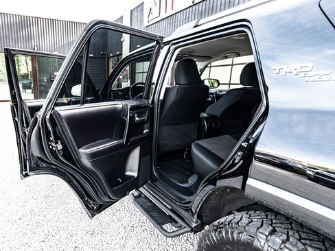 Used 2017 Toyota 4Runner TRD Off-Road image 27