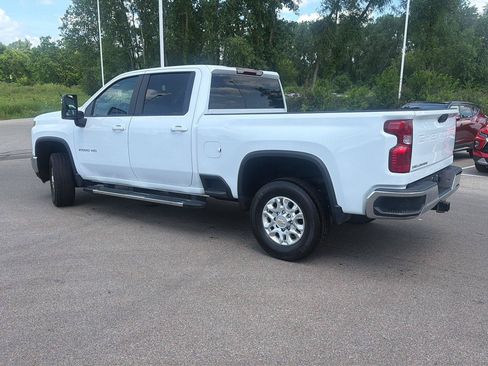 Used 2024 Chevrolet Silverado 2500 LT AWD/4WD image 3