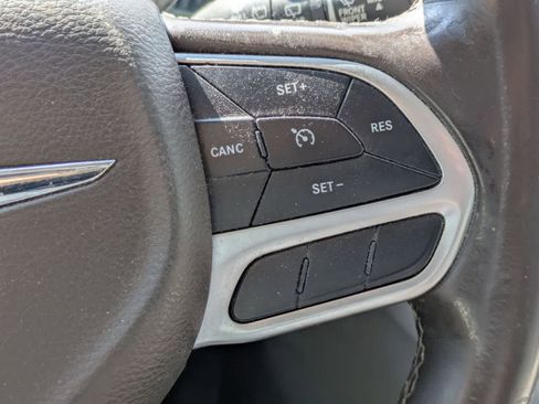 Used 2018 Chrysler Pacifica Touring-L Plus w/ Tire & Wheel Group FWD image 9
