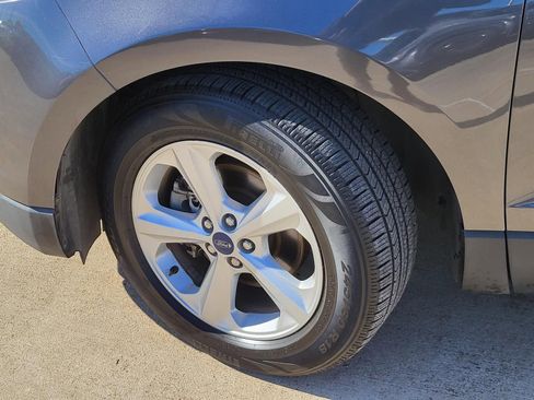 Used 2018 Ford Edge SE image 12