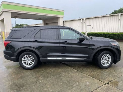 Certified 2025 Ford Explorer Active w/ Active Comfort Package RWD image 2