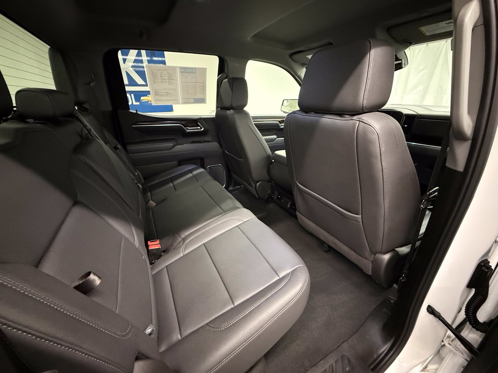 Used 2025 GMC Sierra 1500 SLT AWD/4WD image 6