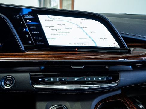 Used 2022 Cadillac Escalade Premium Luxury image 44