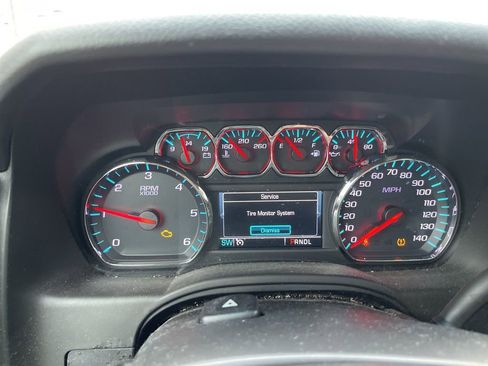 Used 2019 Chevrolet Suburban LT image 9