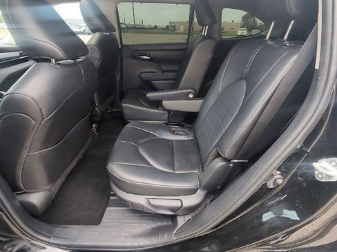 Certified 2024 Toyota Highlander XLE FWD image 11