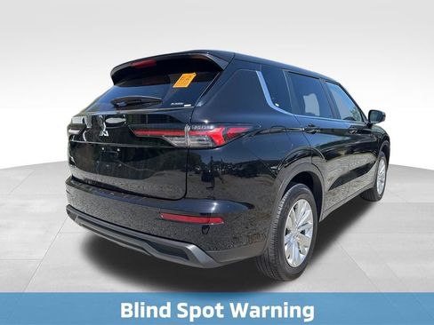 Used 2025 Mitsubishi Outlander ES image 8