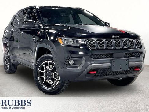 Used 2024 Jeep Compass Trailhawk AWD/4WD image 1
