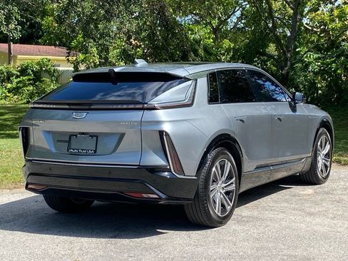 Used 2024 Cadillac Lyriq Luxury AWD/4WD image 8