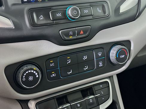 Used 2024 GMC Terrain SLE image 22