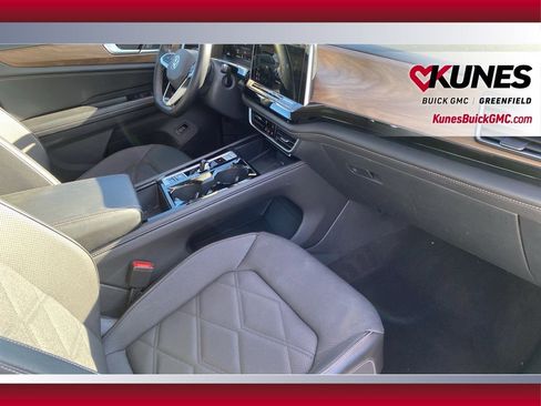 Used 2024 Volkswagen Atlas SE image 46