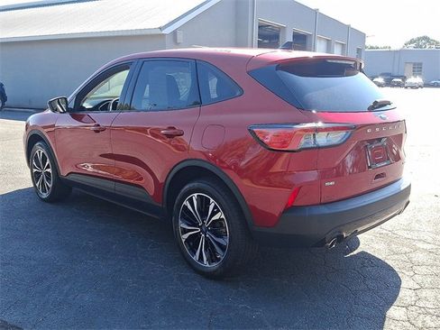 Used 2022 Ford Escape SE w/ SE Sport Appearance Package image 8