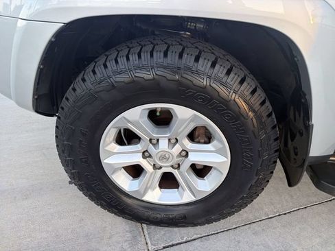 Certified 2019 Toyota 4Runner SR5 Premium AWD/4WD image 31