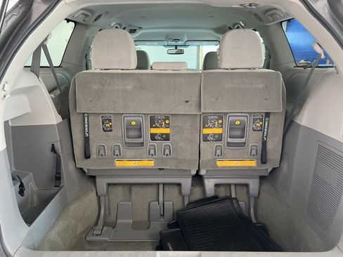 Used 2013 Toyota Sienna LE w/ Towing Pkg FWD image 8