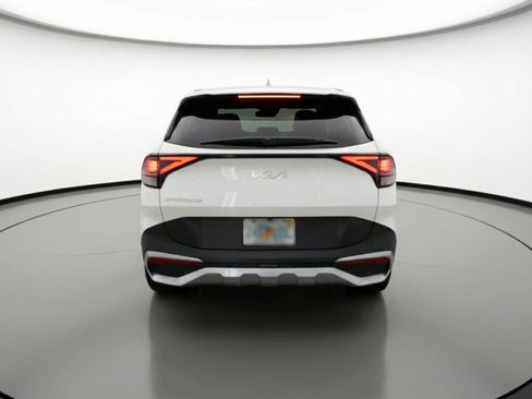 Used 2025 Kia Sportage LX image 7