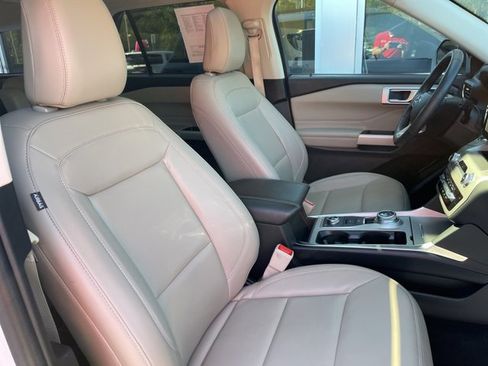 Used 2023 Ford Explorer XLT w/ Equipment Group 202A image 9